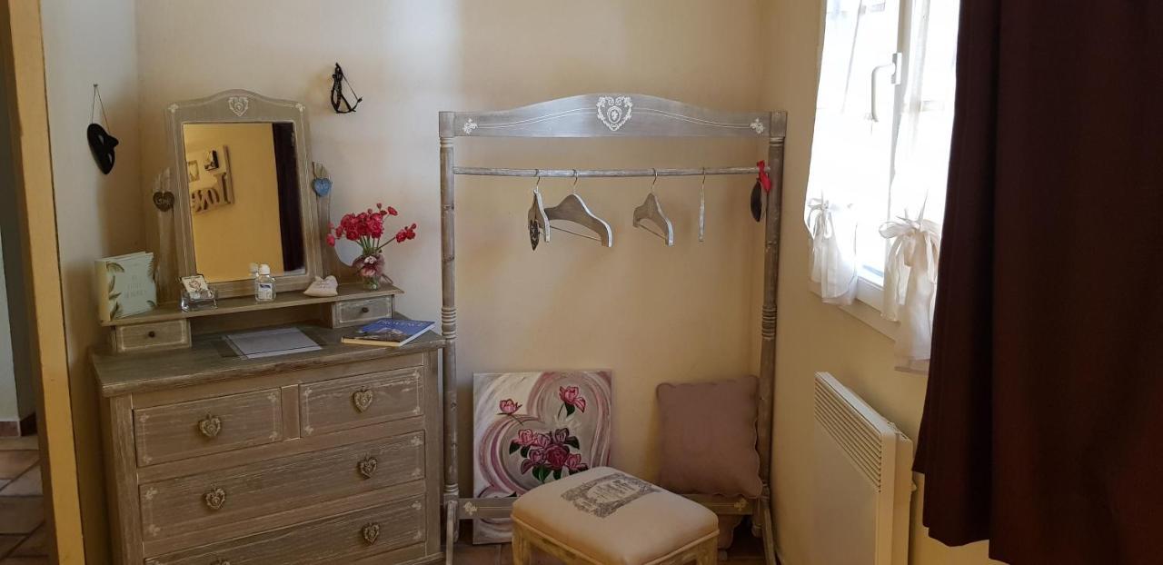 Fenetre Sur Les Alpilles Bed and Breakfast Saint-Martin-de-Crau Buitenkant foto