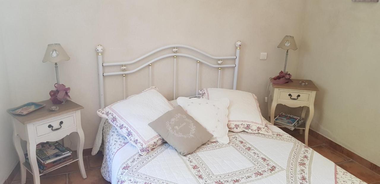 Fenetre Sur Les Alpilles Bed and Breakfast Saint-Martin-de-Crau Buitenkant foto