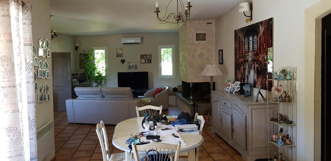 Fenetre Sur Les Alpilles Bed and Breakfast Saint-Martin-de-Crau Buitenkant foto