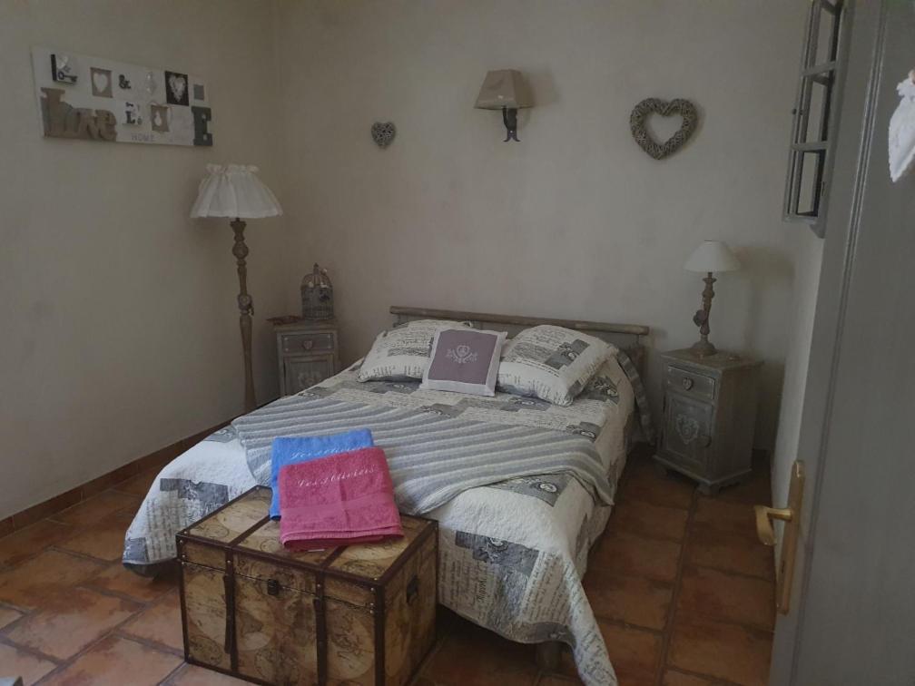 Fenetre Sur Les Alpilles Bed and Breakfast Saint-Martin-de-Crau Buitenkant foto