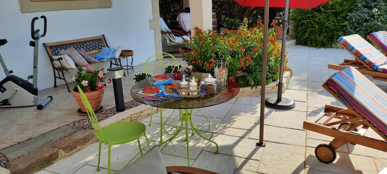 Fenetre Sur Les Alpilles Bed and Breakfast Saint-Martin-de-Crau Buitenkant foto