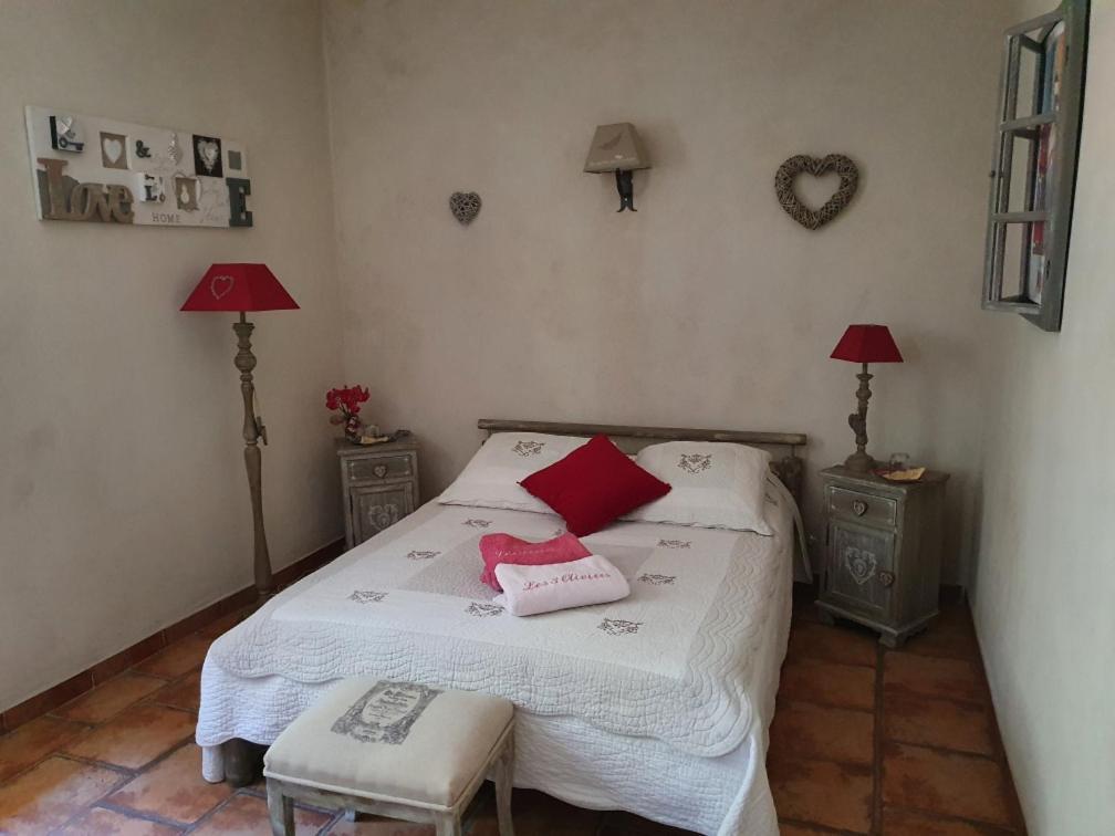 Fenetre Sur Les Alpilles Bed and Breakfast Saint-Martin-de-Crau Buitenkant foto