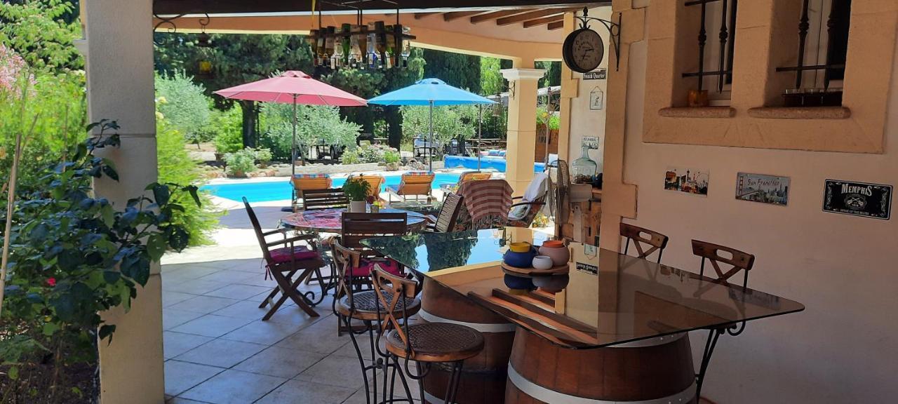 Fenetre Sur Les Alpilles Bed and Breakfast Saint-Martin-de-Crau Buitenkant foto